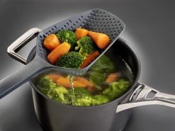 Cuillère à Riz En Silicone Et Acacia STAUB -Cuisine Articles Magasin cuillere a riz en silicone et acacia staub 2